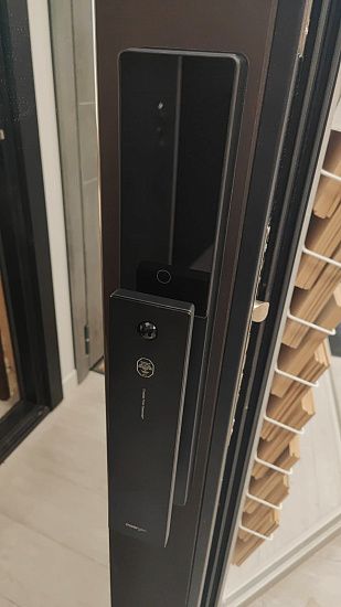 Входная дверь  