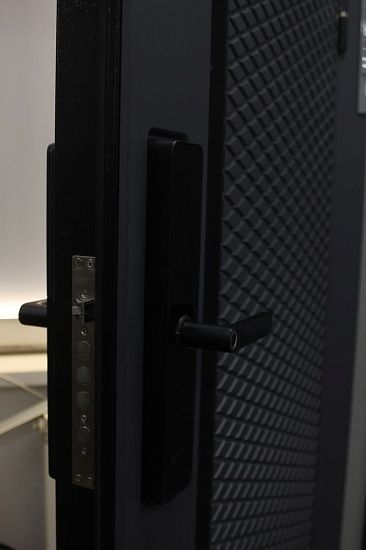 Входная дверь  