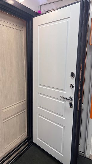 Входная дверь  