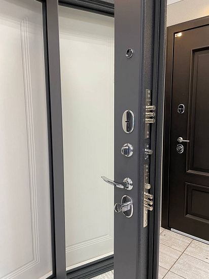 Входная дверь  