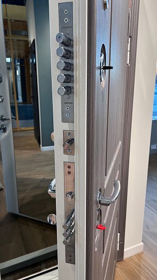 Входная дверь  