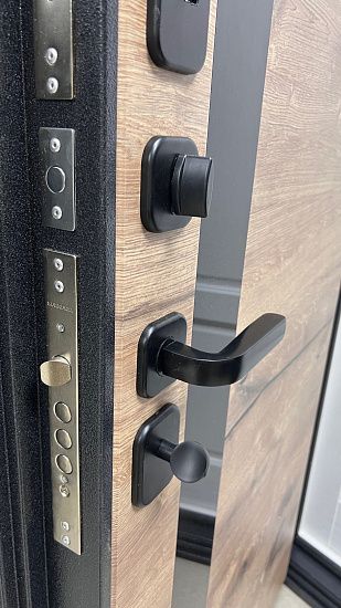 Входная дверь  